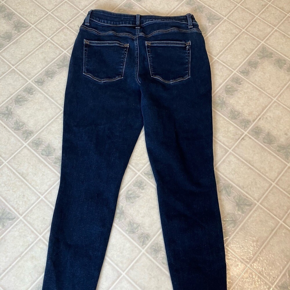 Maurices Mid Rise Dark Wash size Medium Jeans tapered‎ leg